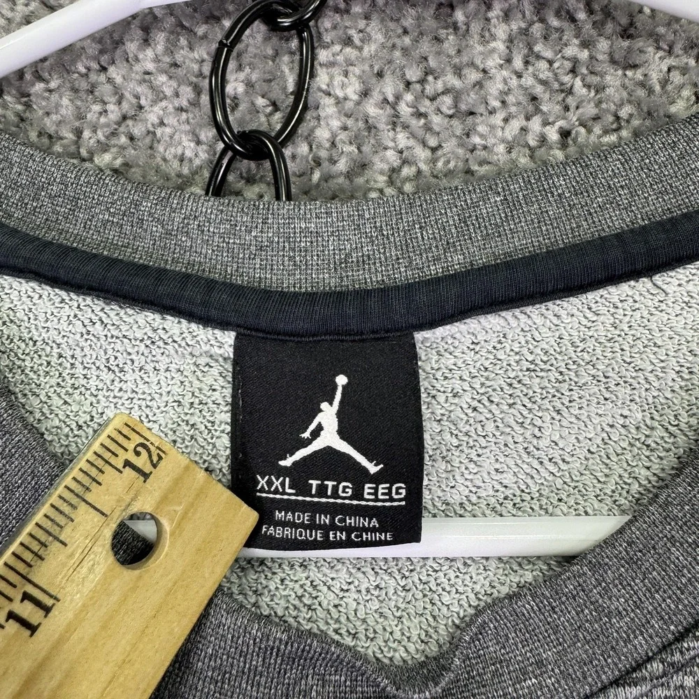 Jordan Sweatshirt Mens 2XL Gray Long Sleeve Fleece Crewneck Pullover Logo Casual